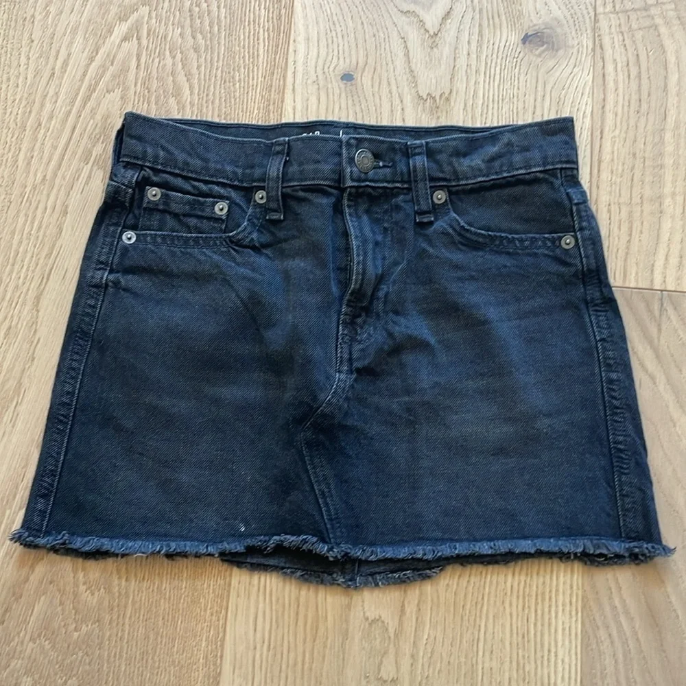 Gap Girls Size 10 Black Denim Mini Skirt Raw Hem Adjustable Waist